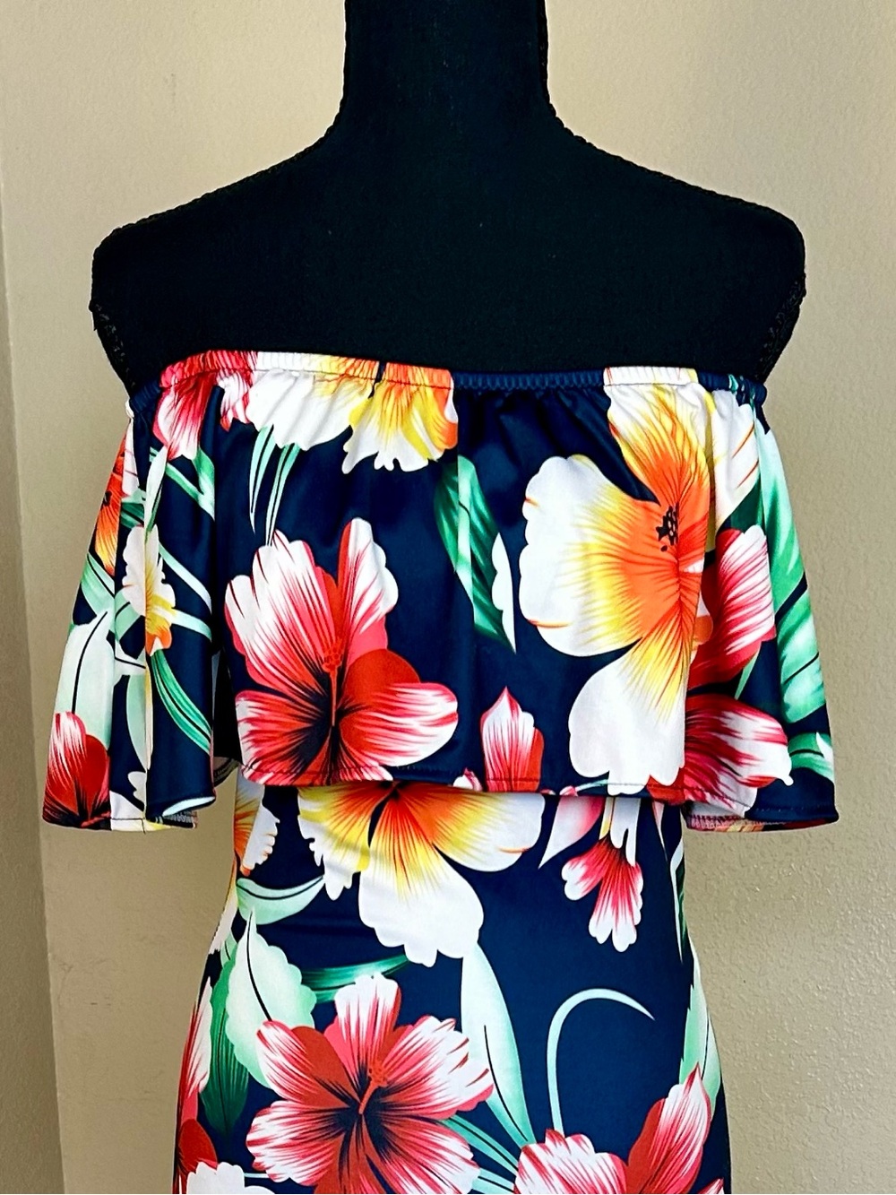 Off-Shoulder Luau Floral Maxi Dress - Tropical Print - Picture 2 of 9